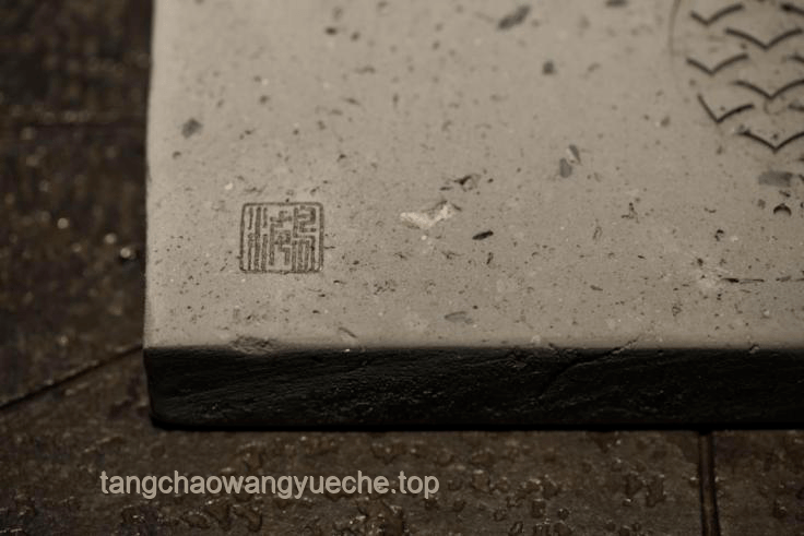 非遗爆款背后的匠心：瓦片与工艺的传奇